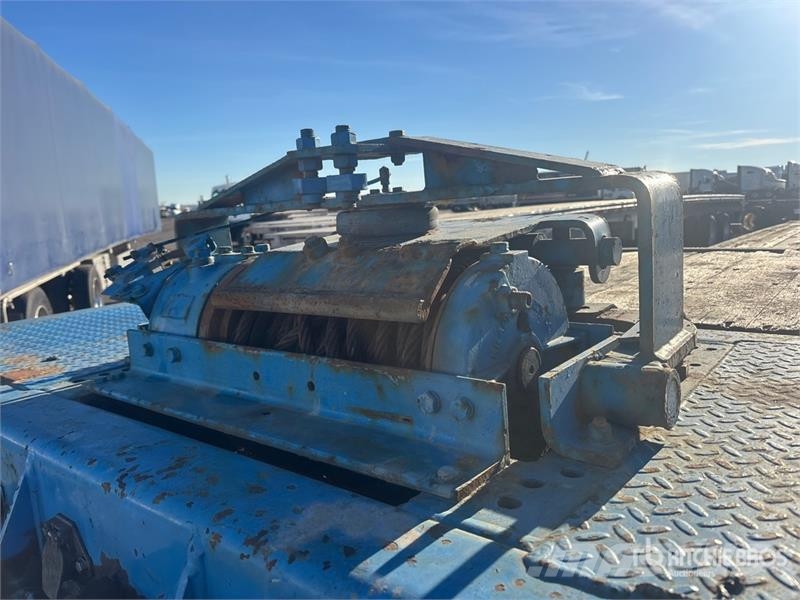 Landoll 455 52 ft Tri/A Hydraulic Tail Trailer 平板拖车