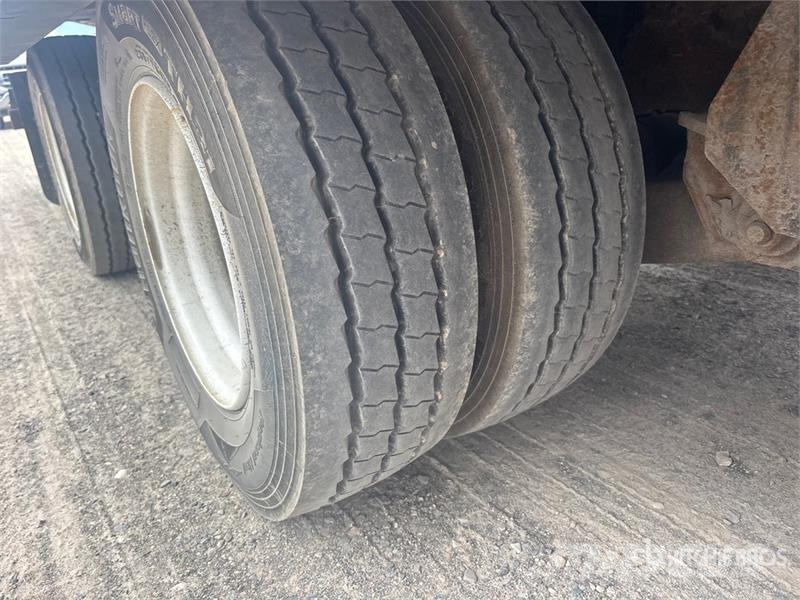 Landoll 455B 53 ft Tri/A Sliding Axle Trailer Низькорамні причепи