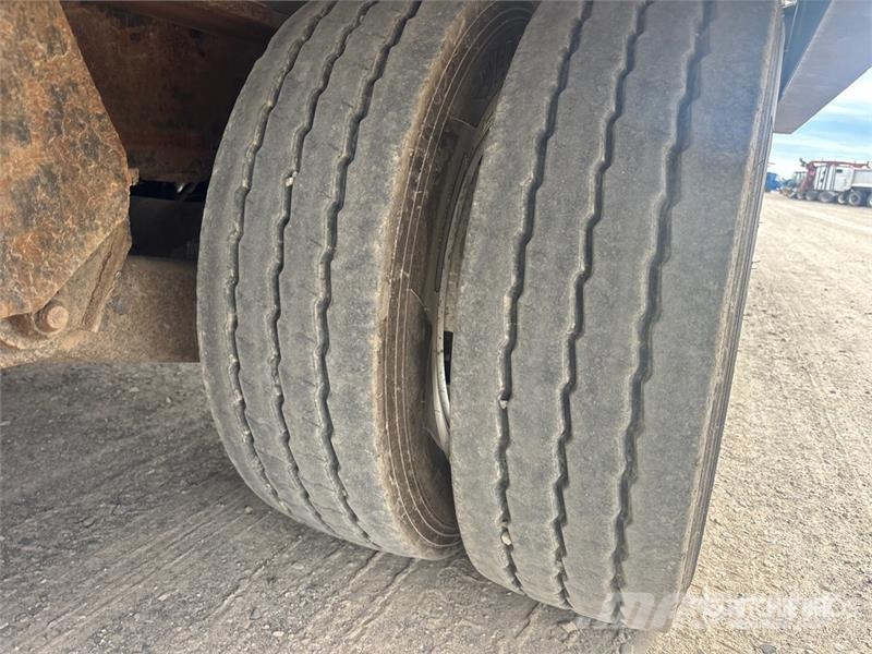 Landoll 455B 53 ft Tri/A Sliding Axle Trailer Низькорамні причепи