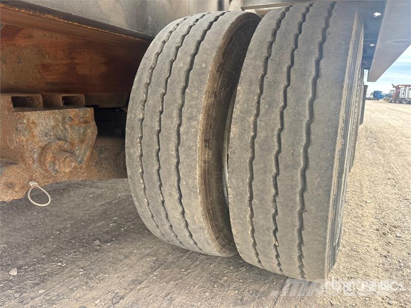 Landoll 455B 53 ft Tri/A Sliding Axle Trailer Низькорамні причепи