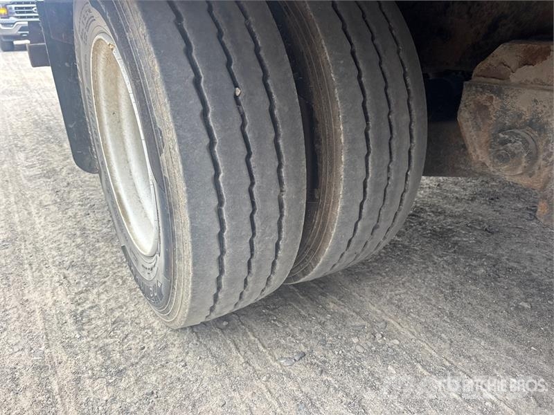 Landoll 455B 53 ft Tri/A Sliding Axle Trailer Низькорамні причепи