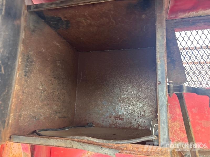 Laroche 10 ft Tri/A Utility Trailer Outros Reboques