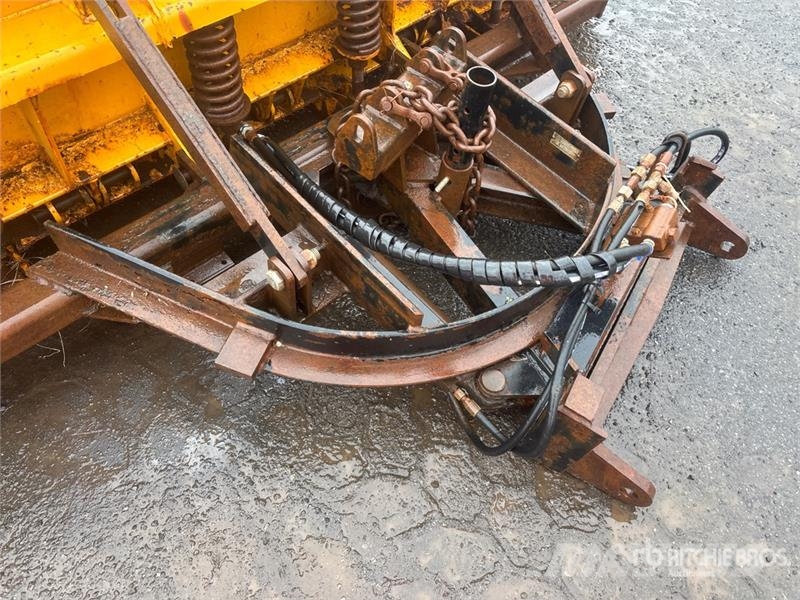  Larochelle 11 ft Snow Plow Lumiaurat