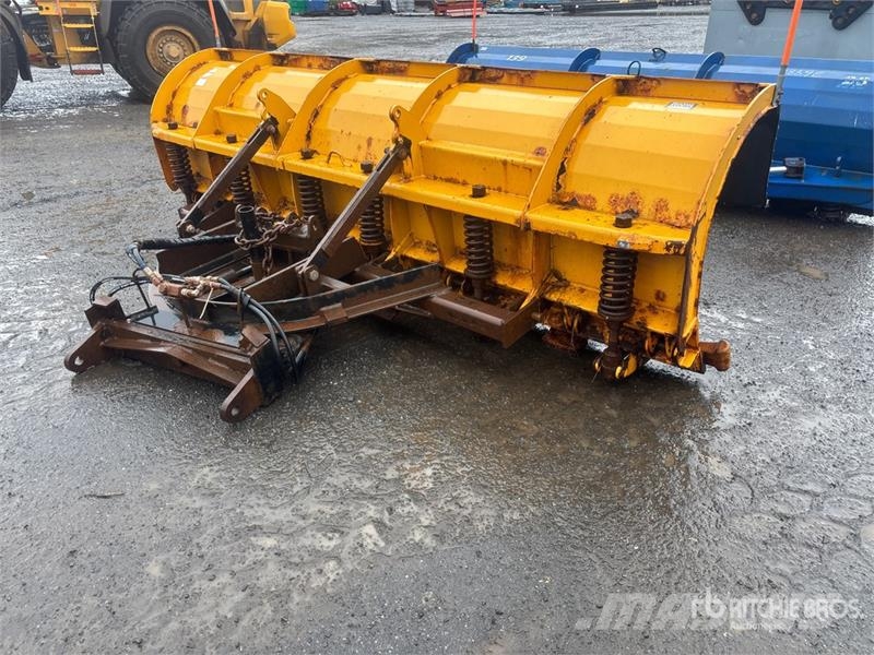  Larochelle 11 ft Snow Plow Lumiaurat