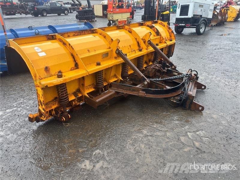 Larochelle 11 ft Snow Plow Lumiaurat