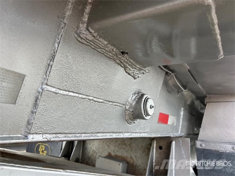 Larochelle 25 ft T/A End Dump Trailer Самоскиди