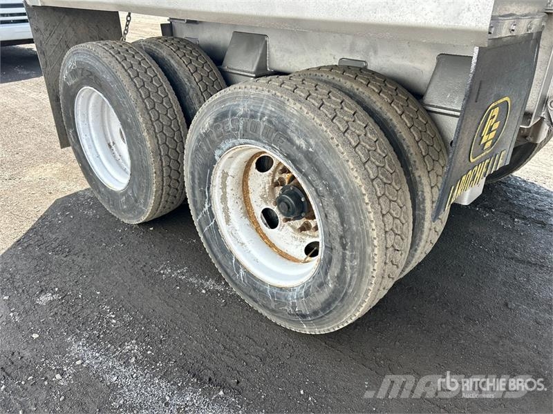 Larochelle 25 ft T/A End Dump Trailer Самоскиди