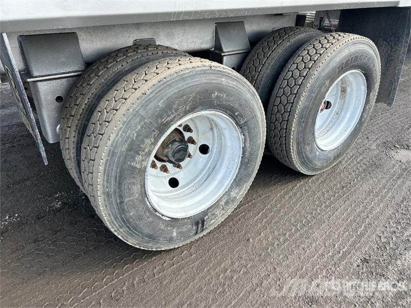 Larochelle 25 ft T/A End Dump Trailer Самоскиди