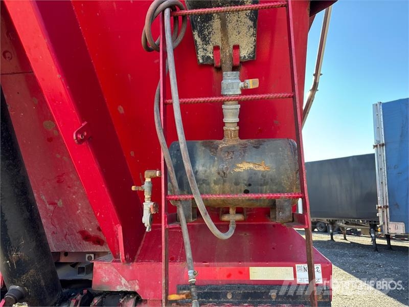 Larochelle 26 ft T/A End Dump Trailer مقطورات قلابة