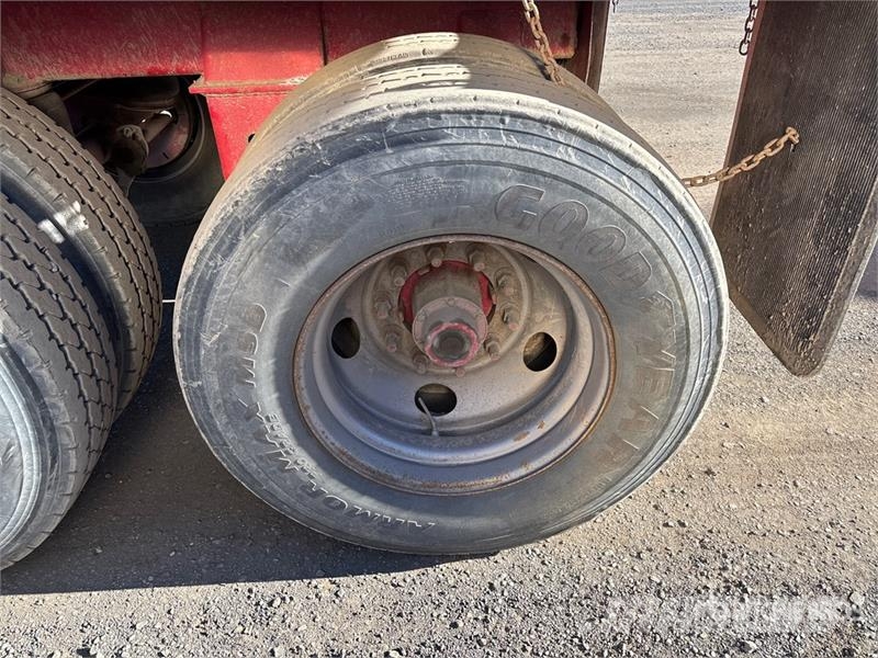Larochelle 26 ft T/A End Dump Trailer مقطورات قلابة