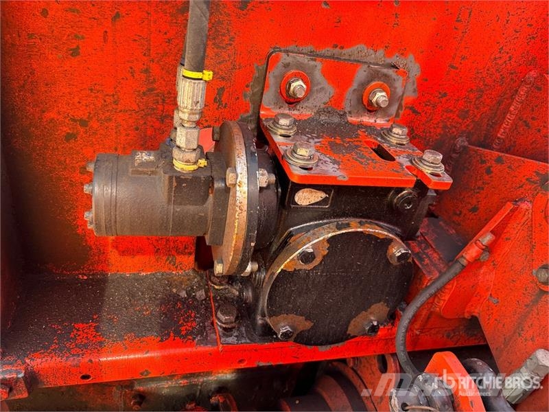 Larue 7060 8 ft 4x4 Hydraulic Snow Blower Sneeuwblazers