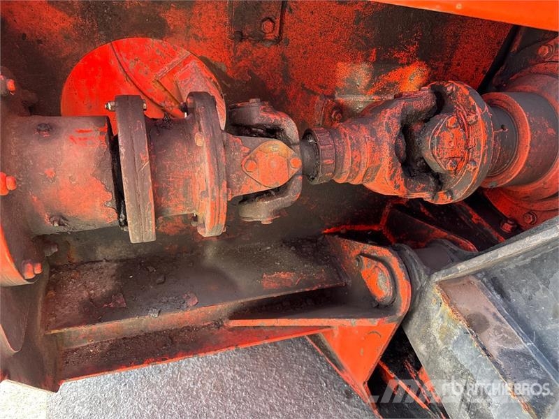 Larue 7060 8 ft 4x4 Hydraulic Snow Blower Sneeuwblazers