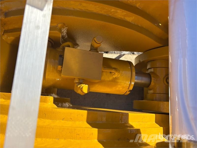LEDI LD150K Hydraulic Excavator Coupler - Fits 12 Ātrie savienotāji