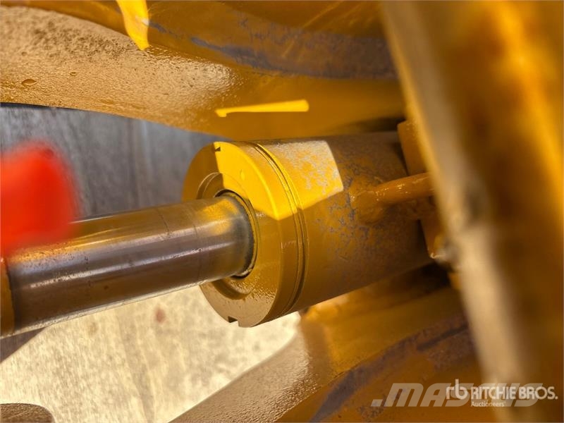 LEDI LD60K Hydraulic Excavator Coupler - Fits 6 - Brze spojke