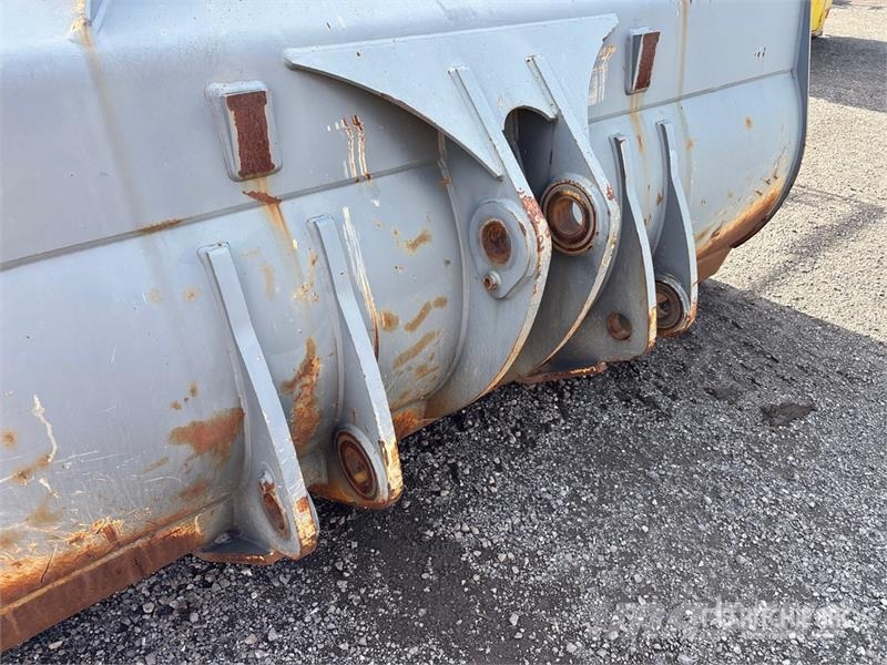 Liebherr 116 in General Purpose Wheel Loader Bucket Buckets