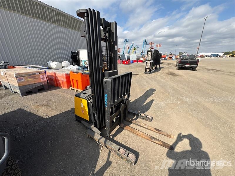 Liftstar CQDH14-850-4500 1400 kg Electric Stacker Staplare