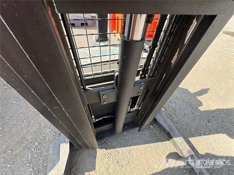 Liftstar CQDH14-850-4500 1400 kg Electric Stacker Staplare