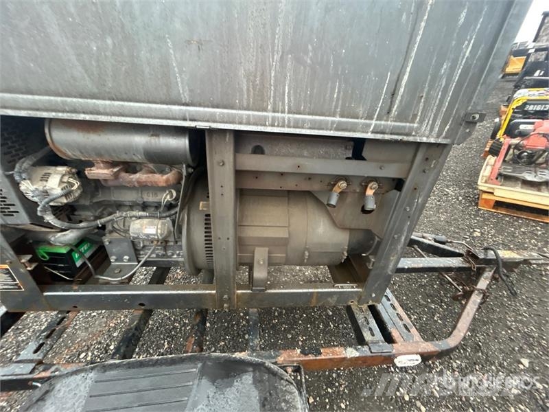 Lincoln Classic 300 HE 300 A Mobile Engine Driven Welder Sveisemaskin