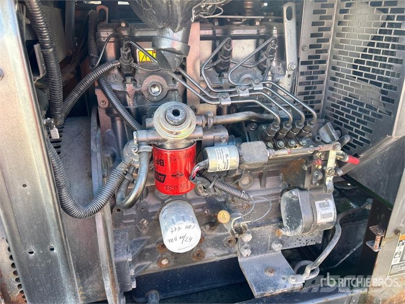 Lincoln Electric Electric SAE-300 20 A Skid-Mounted Engine Soldadoras