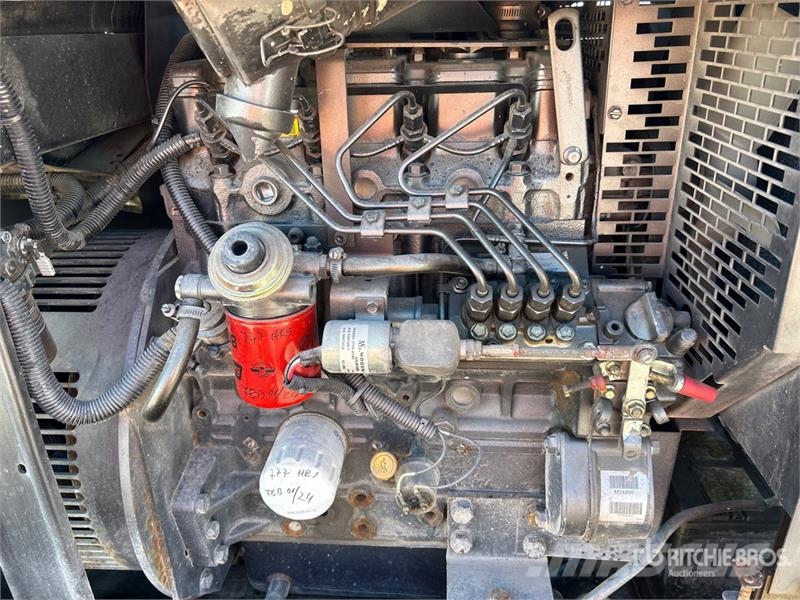 Lincoln Electric Electric SAE-300 20 A Skid-Mounted Engine Soldadoras
