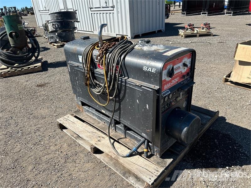 Lincoln Electric Electric SAE-300 20 A Skid-Mounted Engine Soldadoras