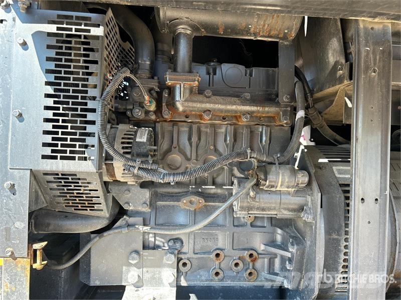 Lincoln Electric Electric SAE-300 20 A Skid-Mounted Engine Soldadoras