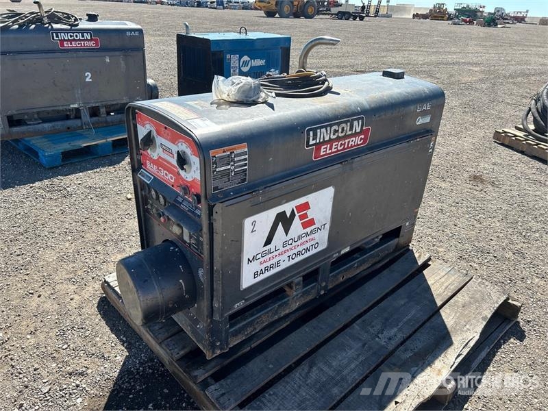 Lincoln Electric Electric SAE-300 20 A Skid-Mounted Engine Soldadoras