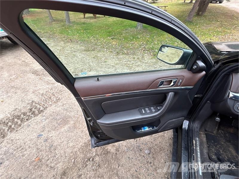Lincoln MKS 自動車