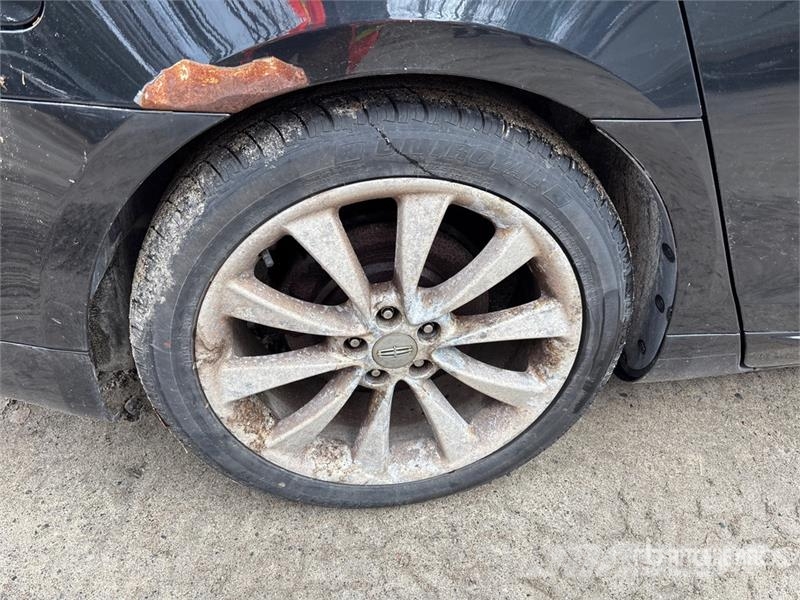 Lincoln MKS 自動車