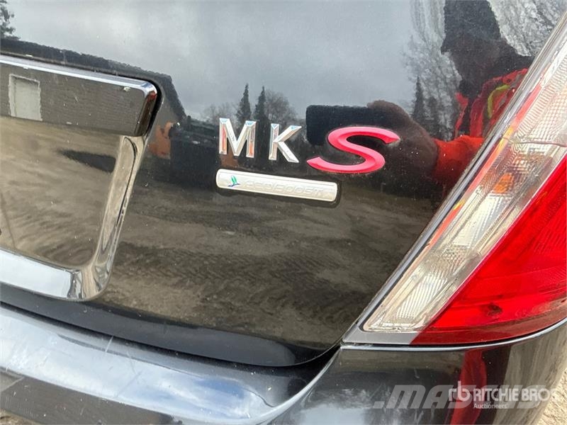 Lincoln MKS 自動車