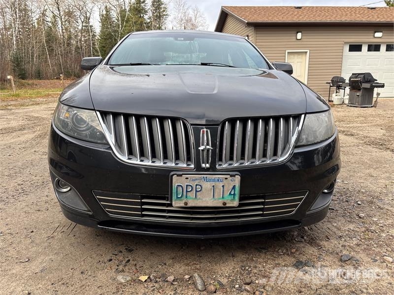 Lincoln MKS 自動車