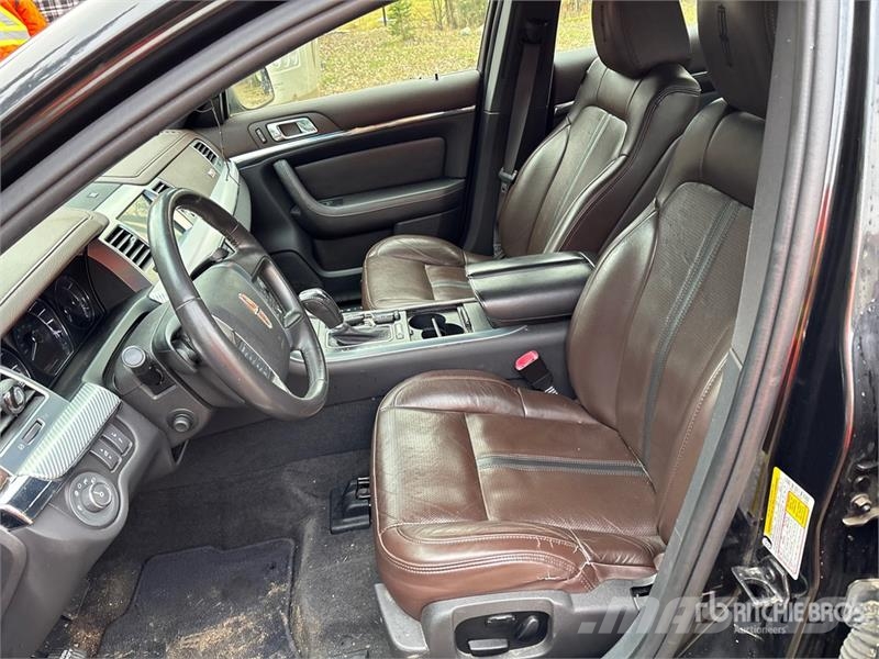 Lincoln MKS 自動車