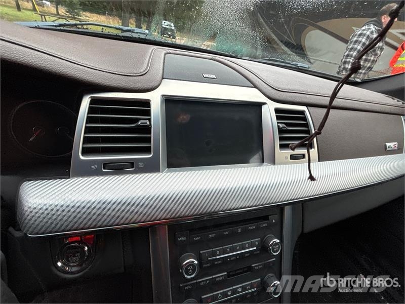 Lincoln MKS 自動車