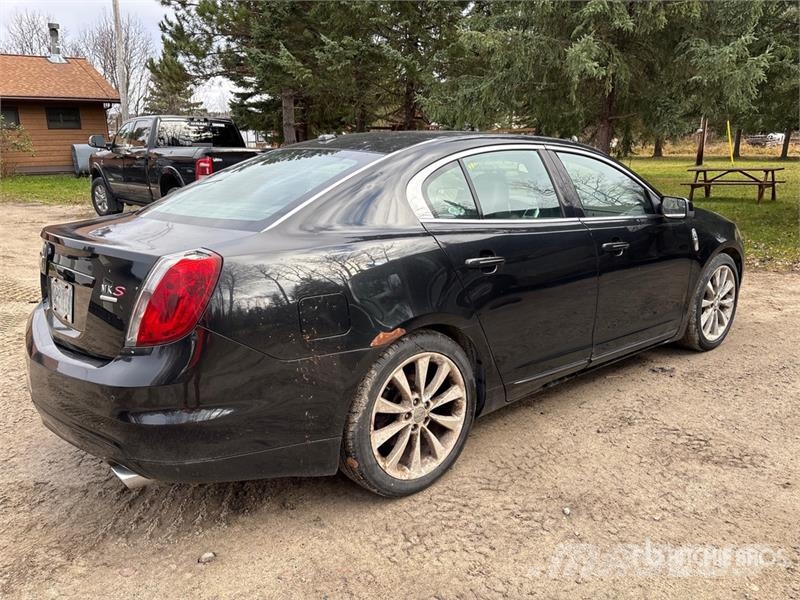 Lincoln MKS 自動車