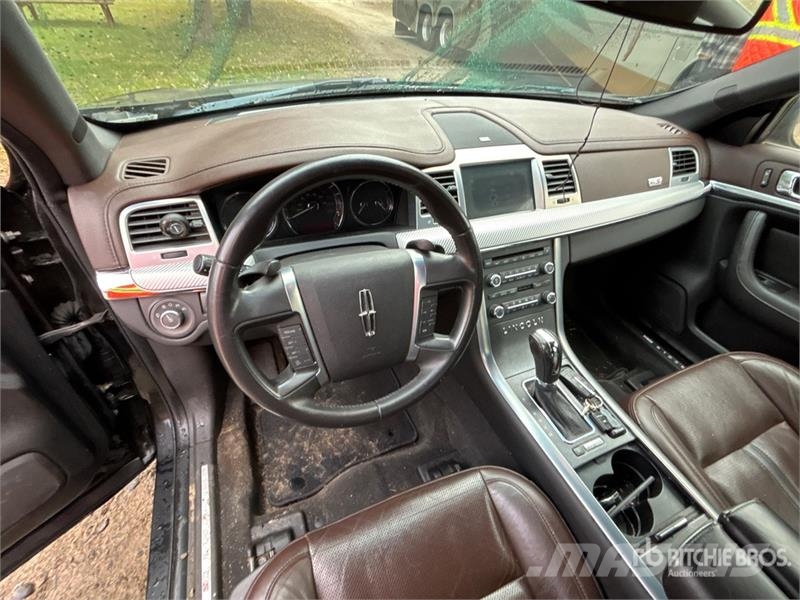 Lincoln MKS 自動車
