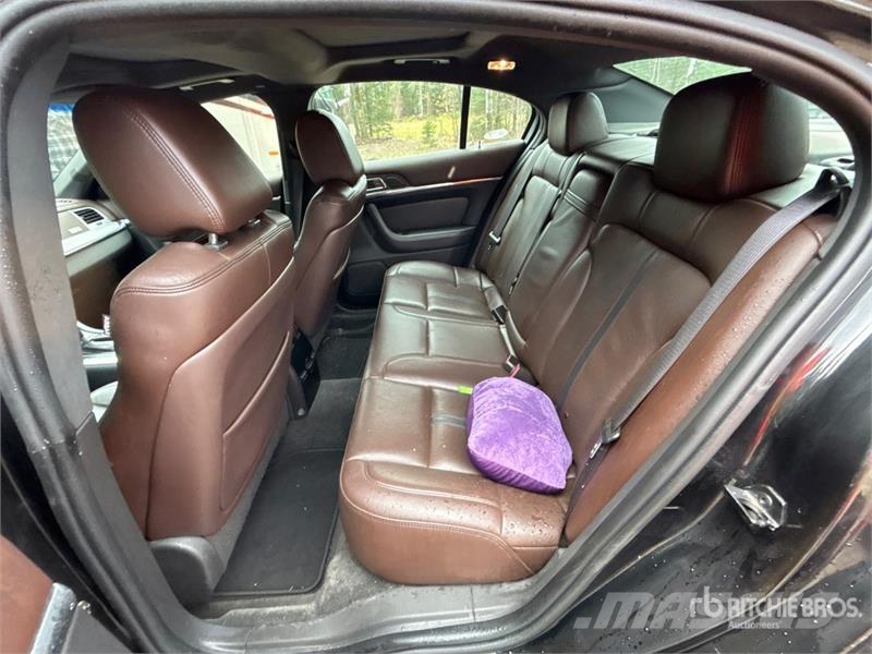 Lincoln MKS 自動車