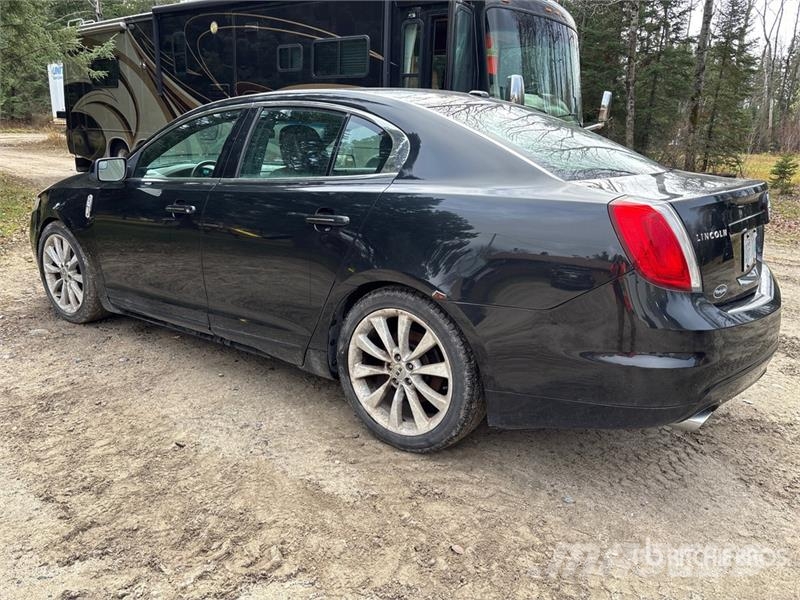 Lincoln MKS 自動車