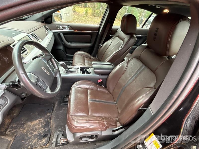 Lincoln MKS 自動車