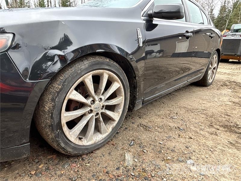 Lincoln MKS 自動車