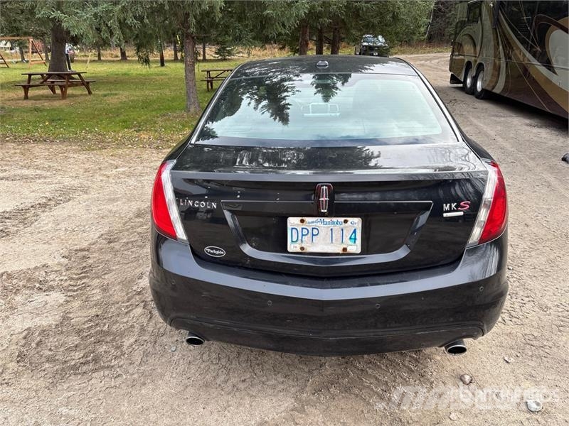 Lincoln MKS 自動車