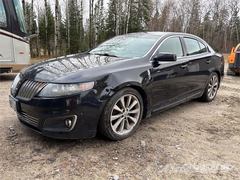 Lincoln MKS 自動車