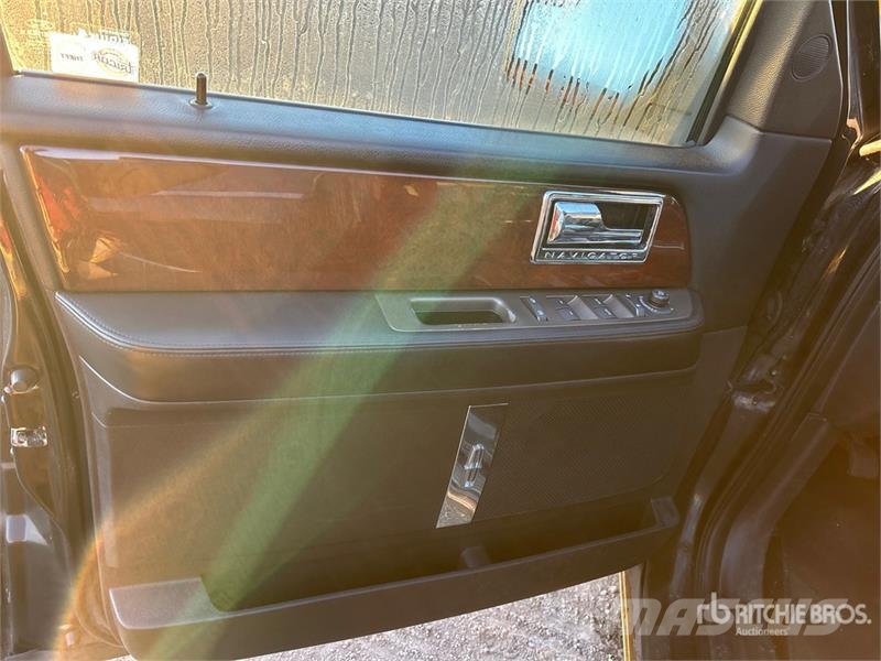 Lincoln Navigator 4x4 SUV Automobili