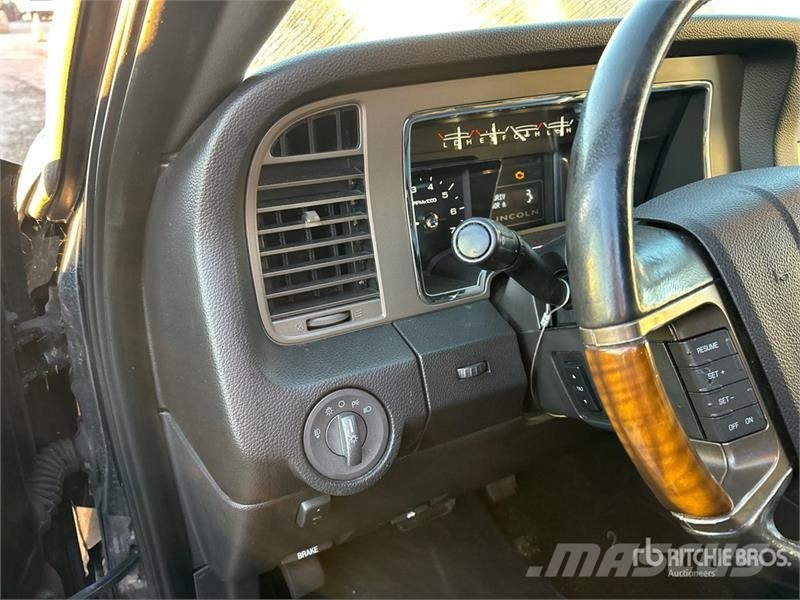 Lincoln Navigator 4x4 SUV Automobili