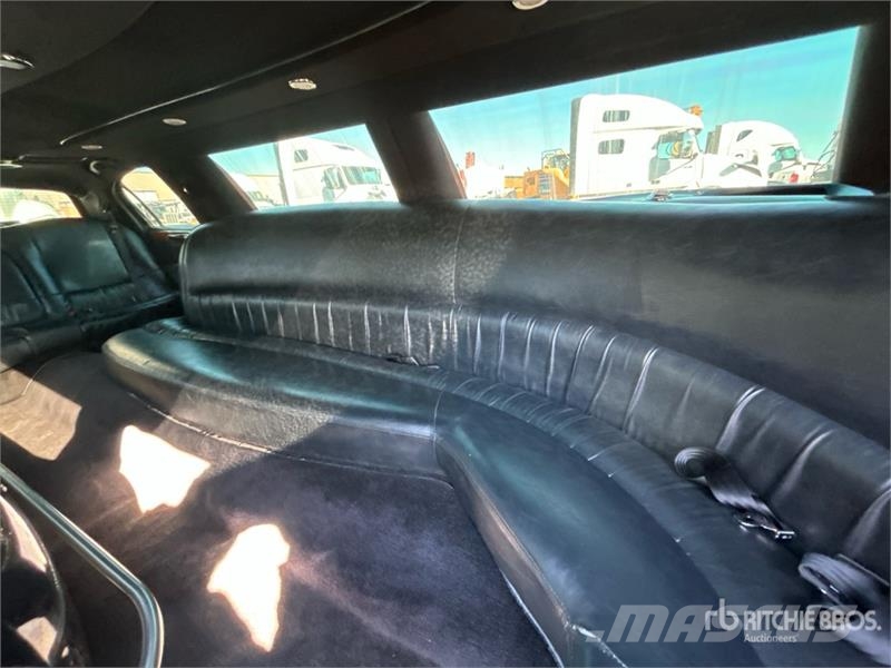 Lincoln Town Car Limousine سيارات