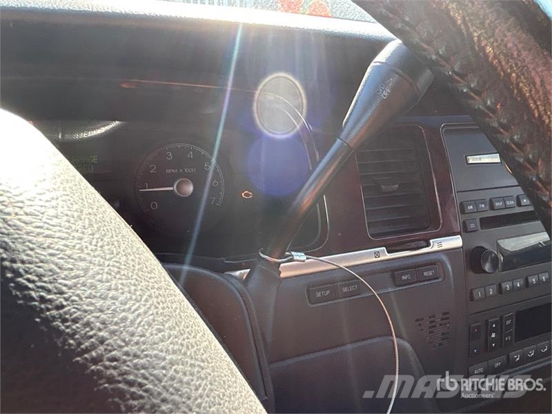 Lincoln Town Car Limousine سيارات