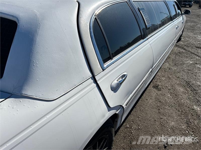 Lincoln Town Car Limousine سيارات