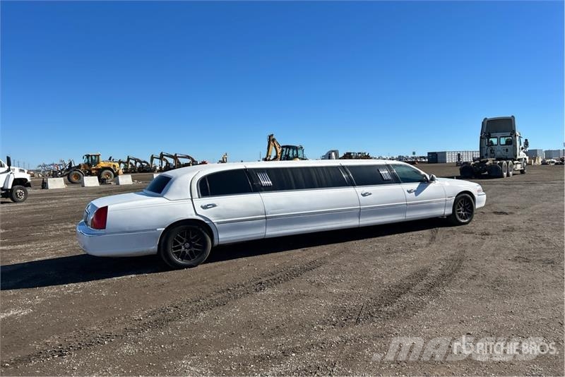 Lincoln Town Car Limousine سيارات