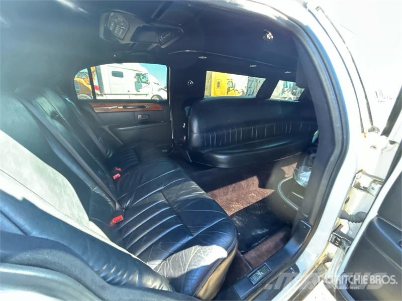 Lincoln Town Car Limousine سيارات