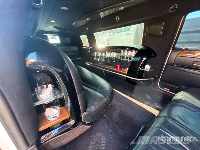 Lincoln Town Car Limousine سيارات