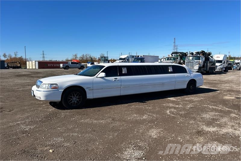 Lincoln Town Car Limousine سيارات